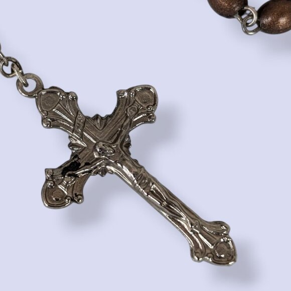 V. Lourdes Metallic Beaded "Eau de Lourdes" Rosary - Picture 4 of 6